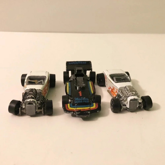 Vintage Lot of 3 Hot Wheels Roadster Malibu Grand Prix Race Car - Picture 2 of 16